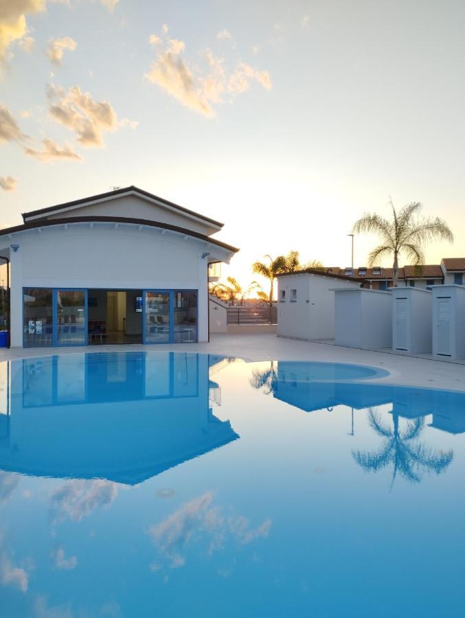 Icaro Residence Apartments With A Beautiful Pool Сант'Агата-ди-Милите Экстерьер фото
