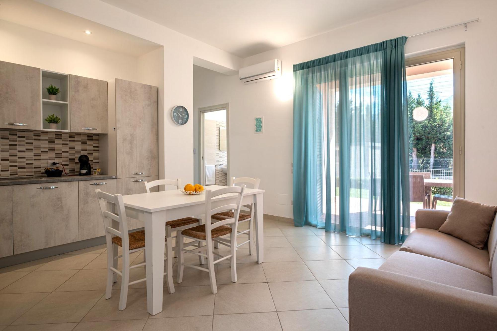 Icaro Residence Apartments With A Beautiful Pool Сант'Агата-ди-Милите Экстерьер фото