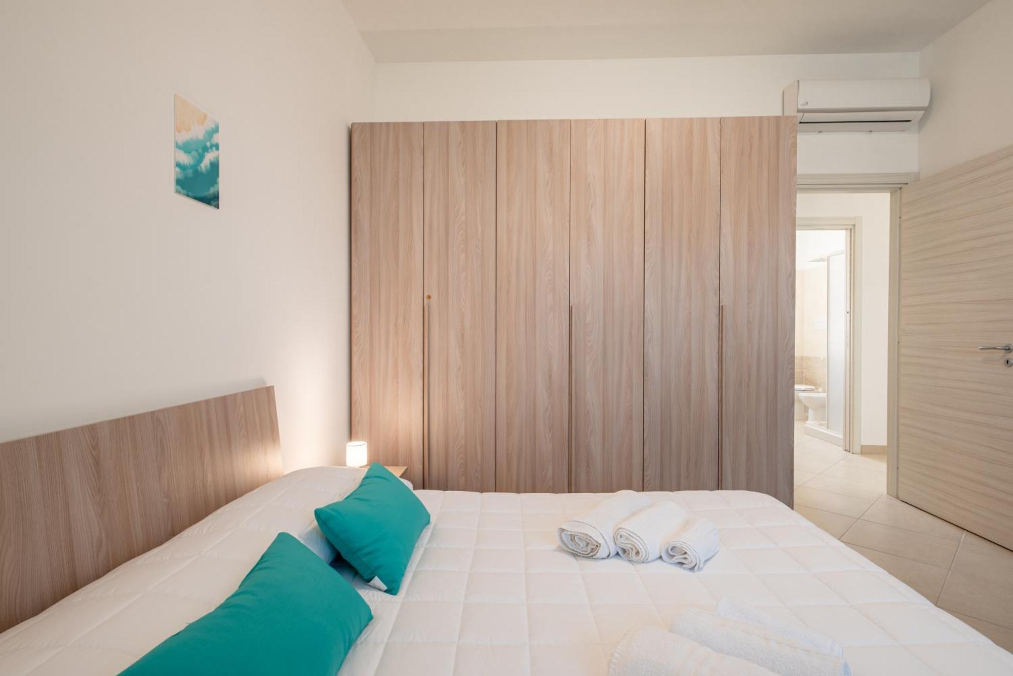 Icaro Residence Apartments With A Beautiful Pool Сант'Агата-ди-Милите Экстерьер фото