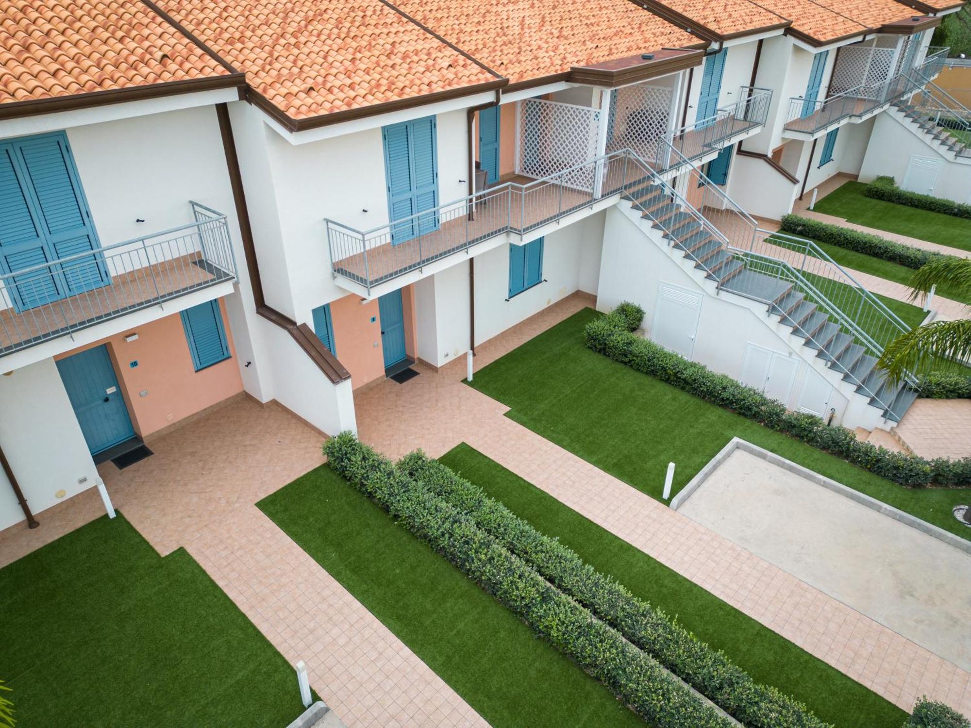 Icaro Residence Apartments With A Beautiful Pool Сант'Агата-ди-Милите Экстерьер фото