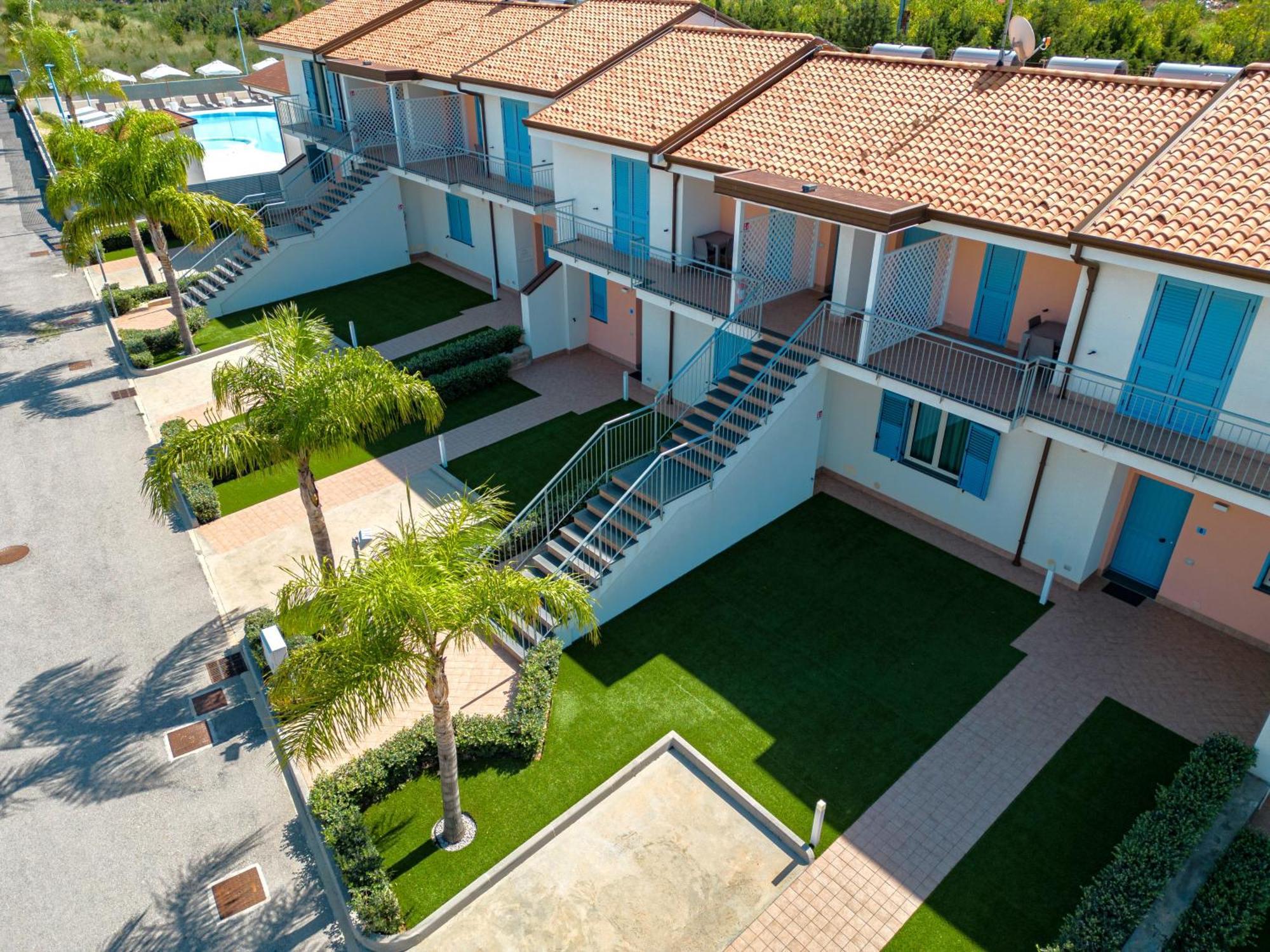 Icaro Residence Apartments With A Beautiful Pool Сант'Агата-ди-Милите Экстерьер фото