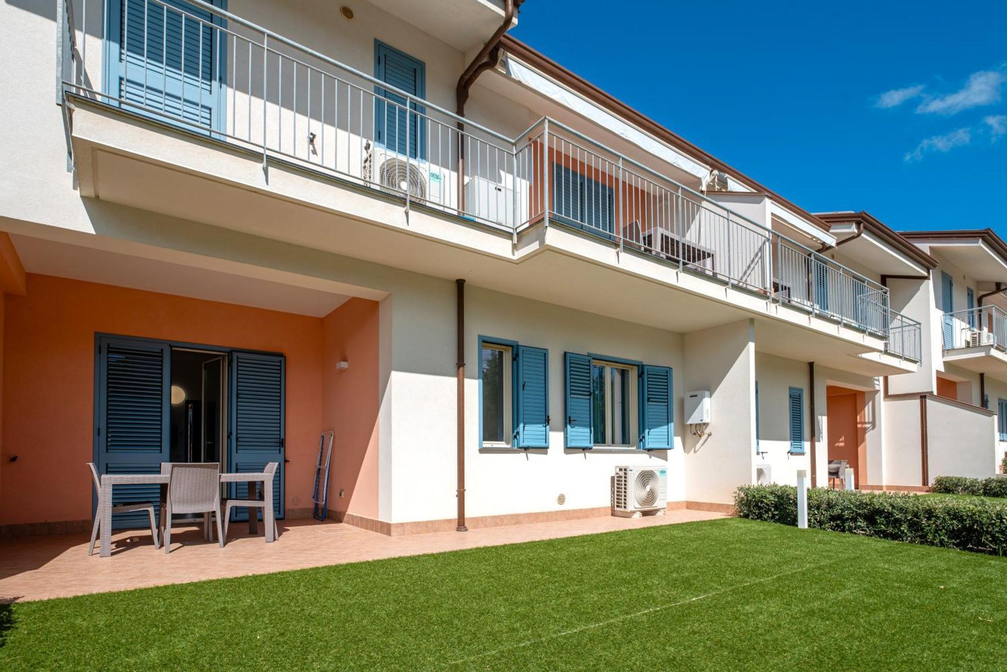Icaro Residence Apartments With A Beautiful Pool Сант'Агата-ди-Милите Экстерьер фото