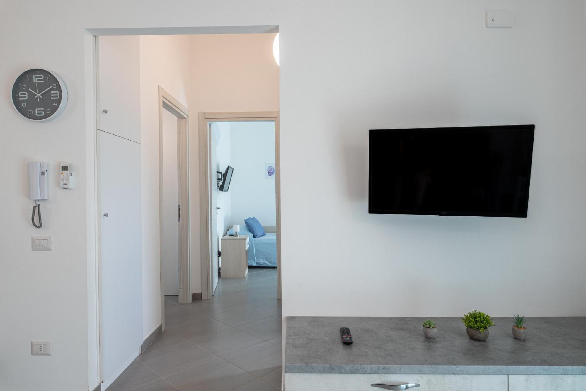 Icaro Residence Apartments With A Beautiful Pool Сант'Агата-ди-Милите Экстерьер фото