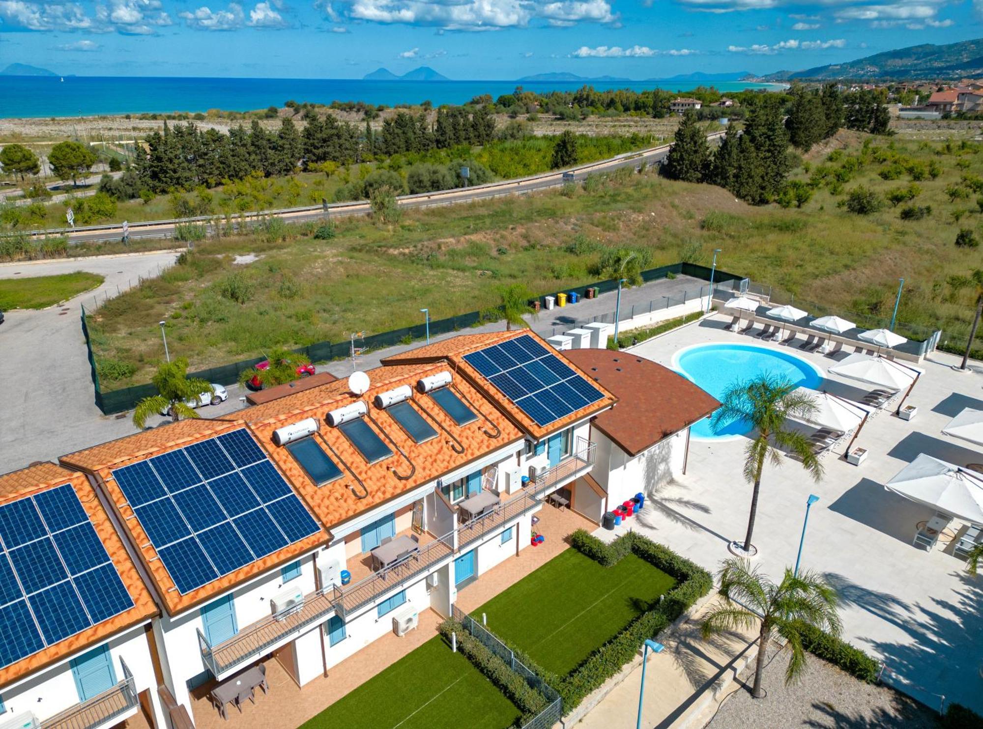 Icaro Residence Apartments With A Beautiful Pool Сант'Агата-ди-Милите Экстерьер фото