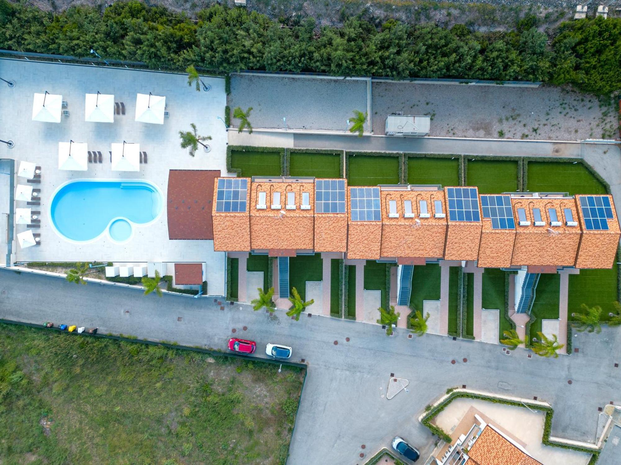 Icaro Residence Apartments With A Beautiful Pool Сант'Агата-ди-Милите Экстерьер фото