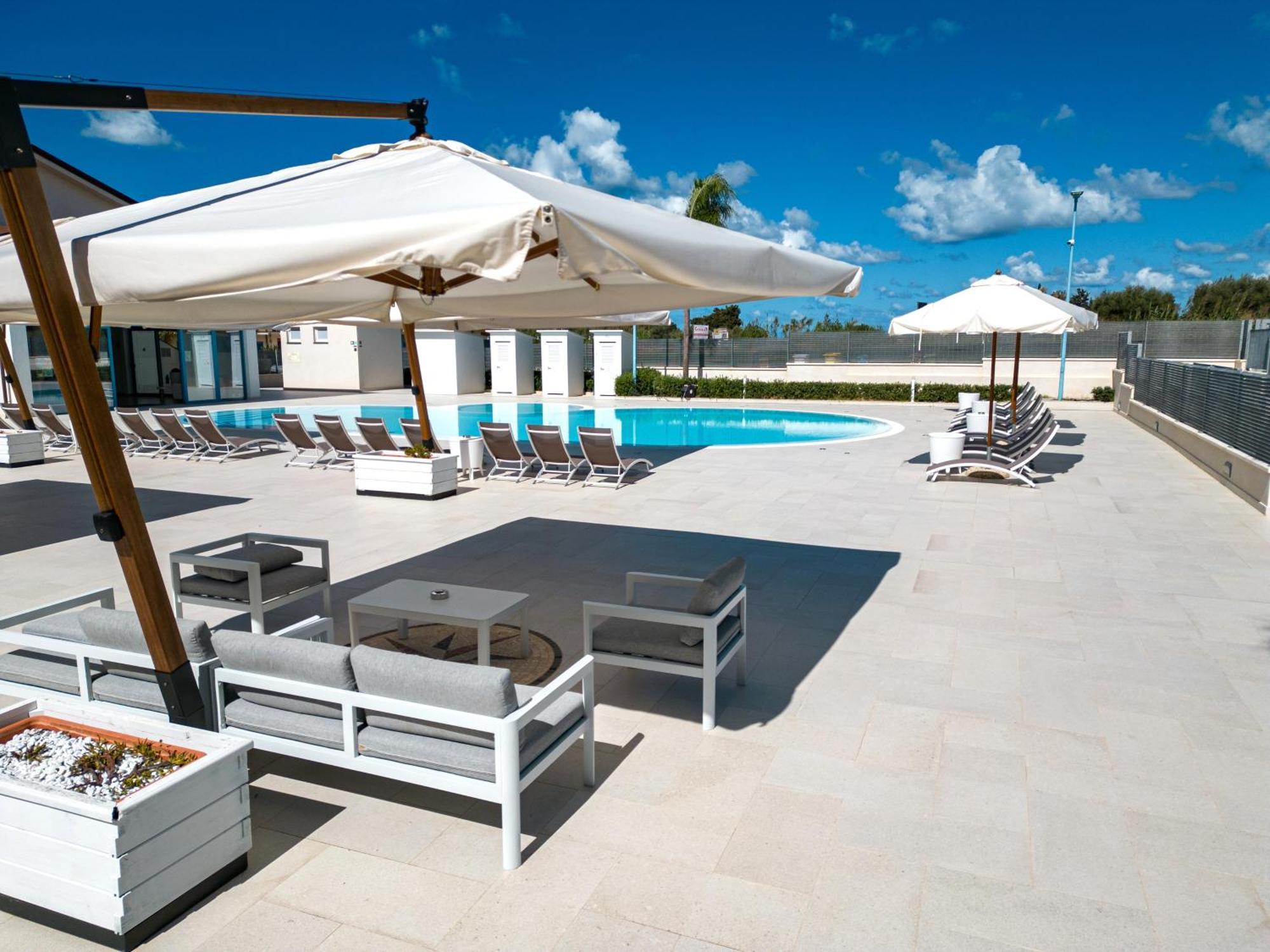 Icaro Residence Apartments With A Beautiful Pool Сант'Агата-ди-Милите Экстерьер фото