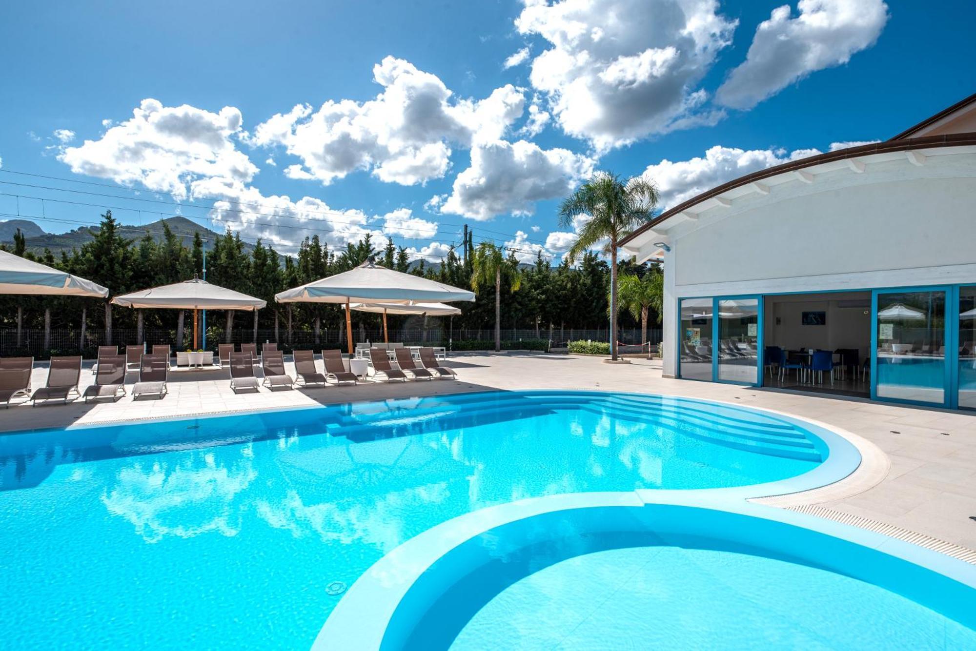 Icaro Residence Apartments With A Beautiful Pool Сант'Агата-ди-Милите Экстерьер фото