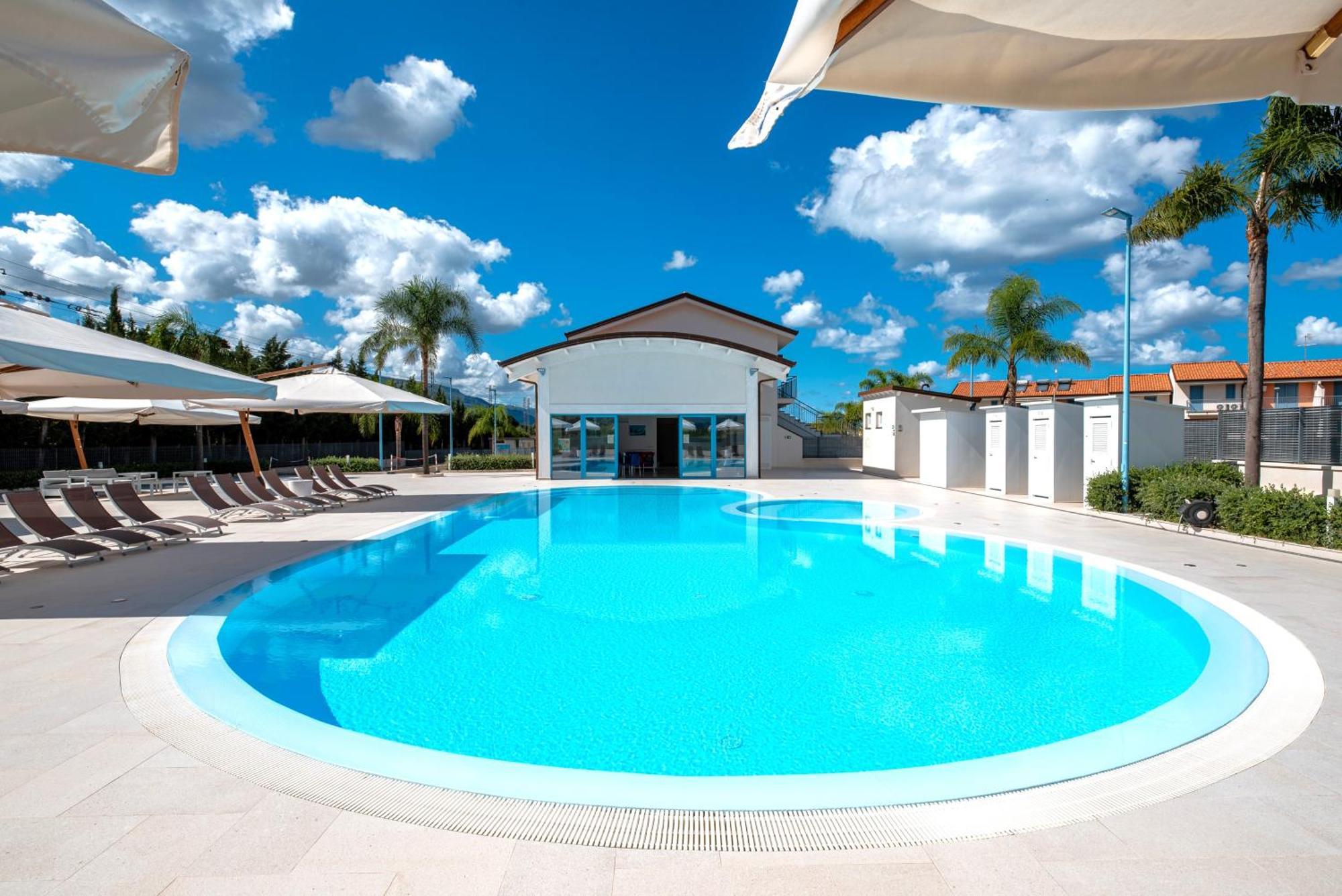 Icaro Residence Apartments With A Beautiful Pool Сант'Агата-ди-Милите Экстерьер фото