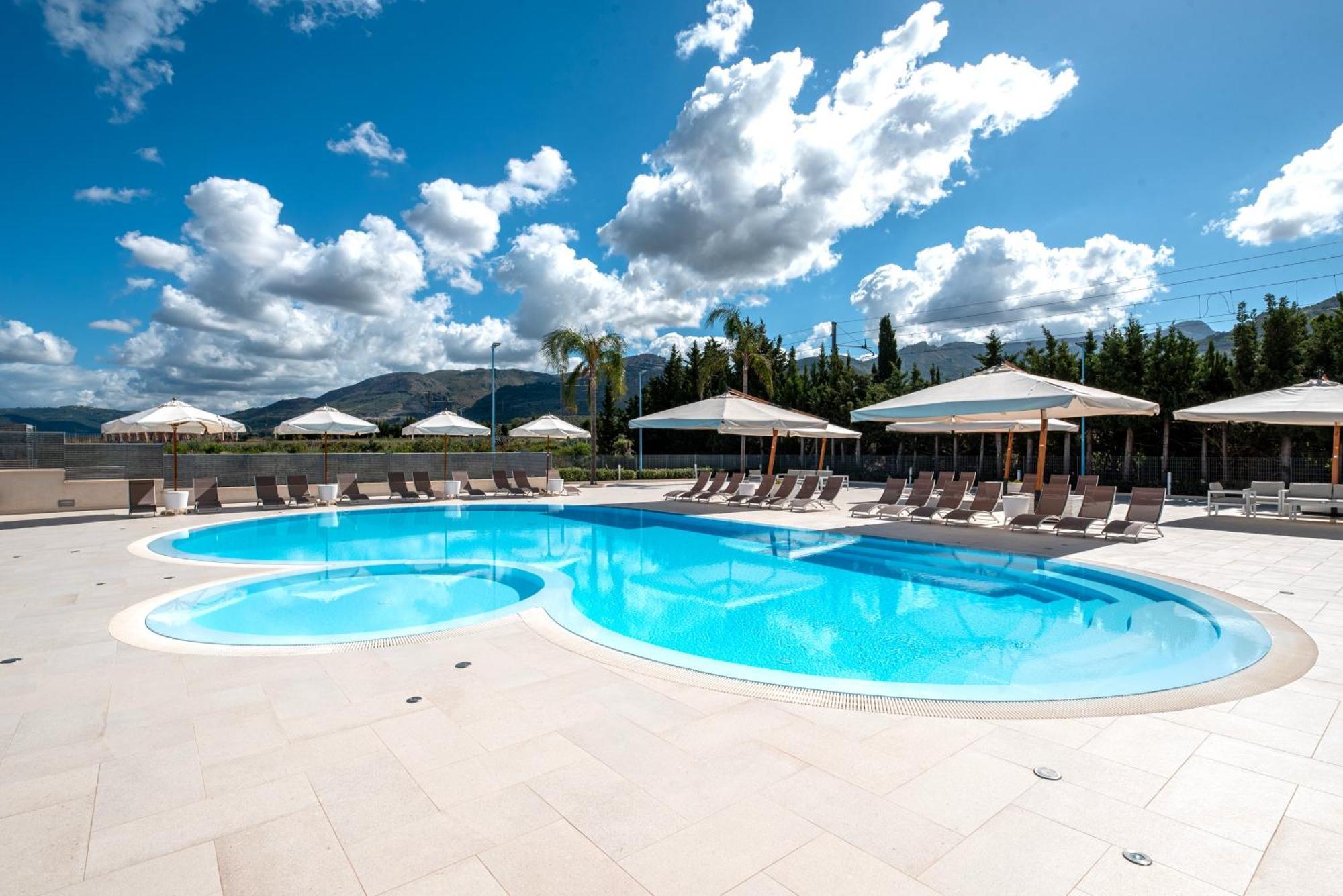 Icaro Residence Apartments With A Beautiful Pool Сант'Агата-ди-Милите Экстерьер фото
