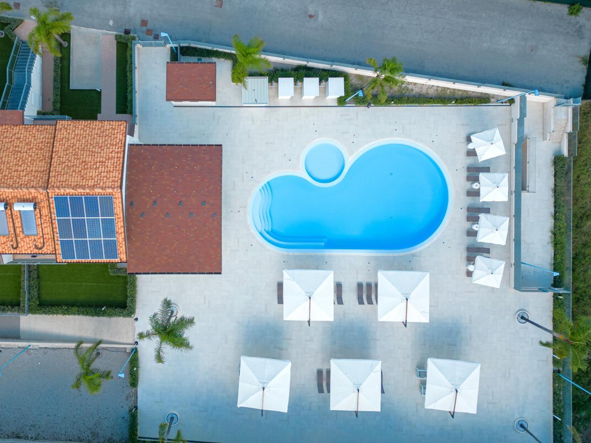 Icaro Residence Apartments With A Beautiful Pool Сант'Агата-ди-Милите Экстерьер фото