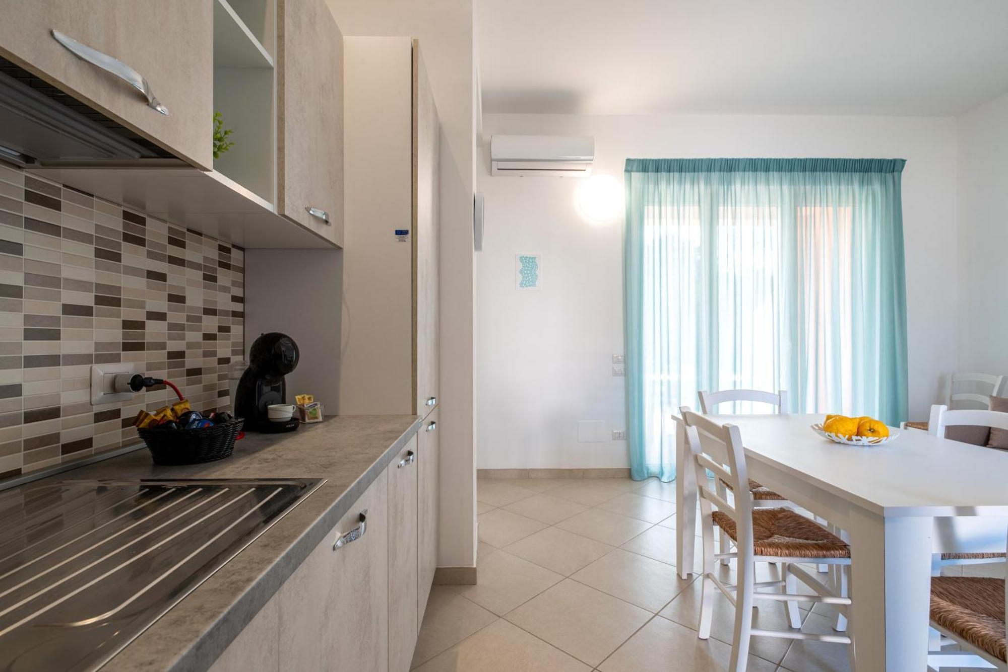 Icaro Residence Apartments With A Beautiful Pool Сант'Агата-ди-Милите Экстерьер фото
