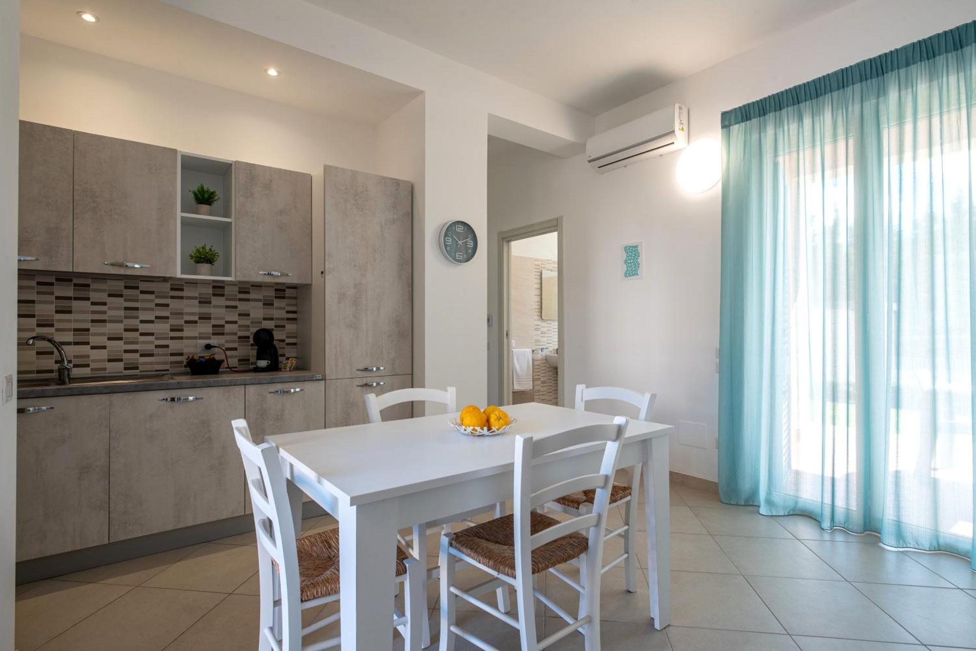 Icaro Residence Apartments With A Beautiful Pool Сант'Агата-ди-Милите Экстерьер фото