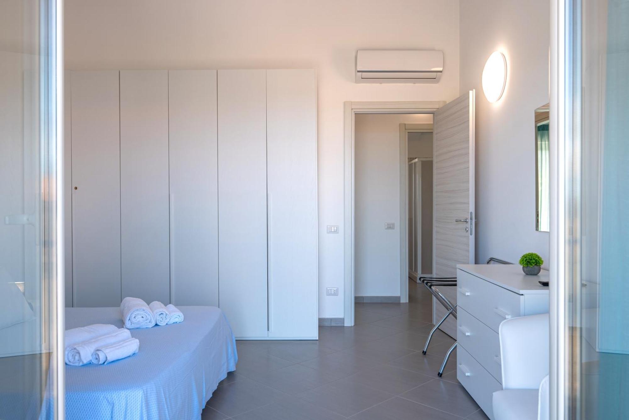 Icaro Residence Apartments With A Beautiful Pool Сант'Агата-ди-Милите Экстерьер фото