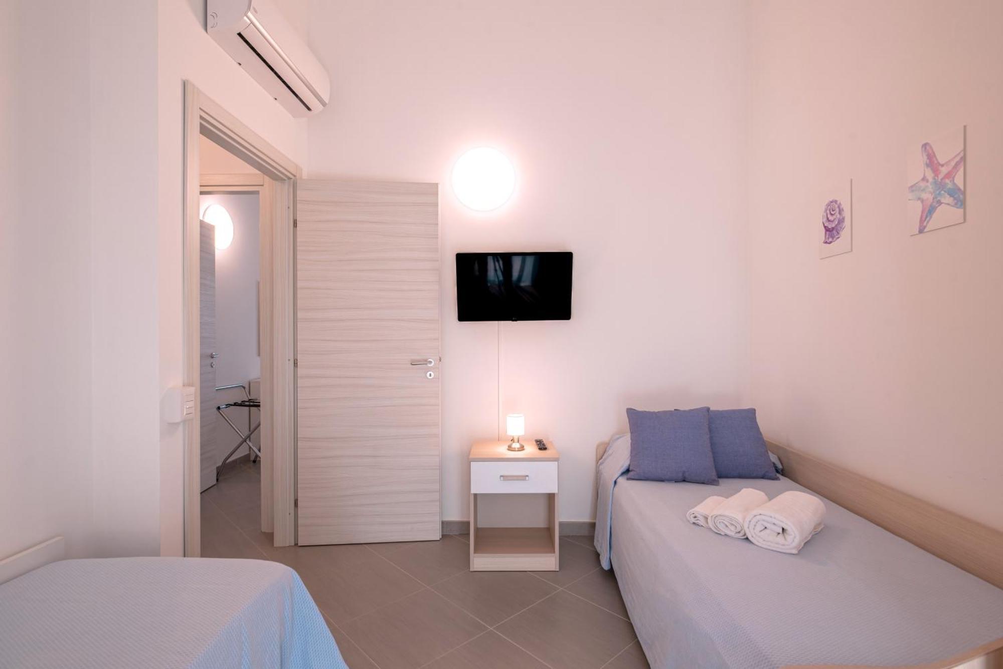 Icaro Residence Apartments With A Beautiful Pool Сант'Агата-ди-Милите Экстерьер фото