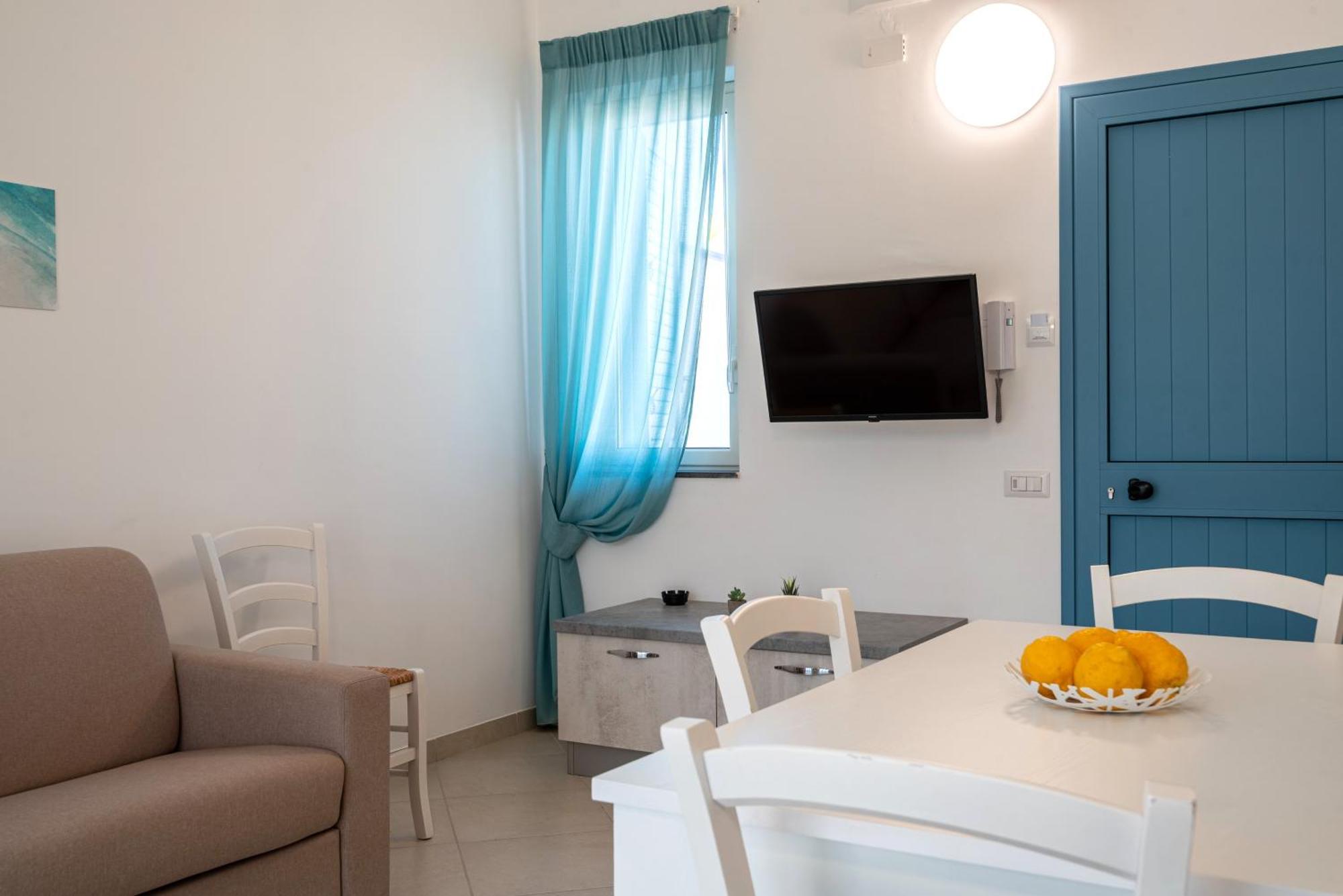 Icaro Residence Apartments With A Beautiful Pool Сант'Агата-ди-Милите Экстерьер фото